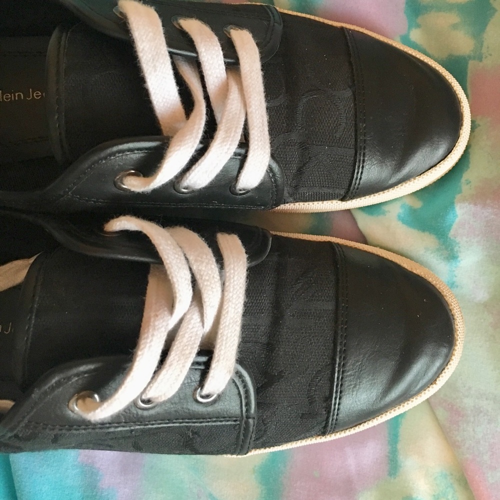 Calvin Klein Shoes - Picture 2 of 3